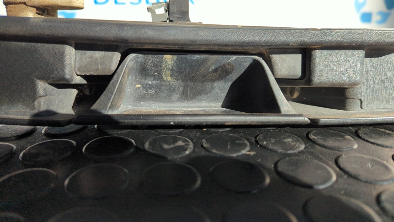 MANETA EXTERIOR PORTON DACIA DOKKER - vista 10