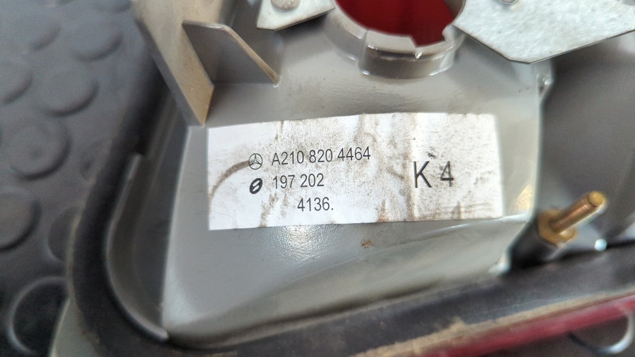 PILOTO TRASERO DERECHO MERCEDES-BENZ CLASE E (W210) FAMILIAR - vista 10