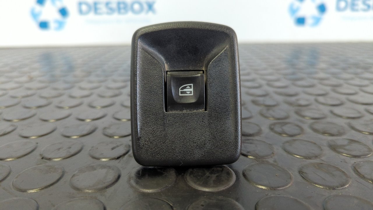 MANDO ELEVALUNAS DELANTERO DERECHO DACIA DOKKER