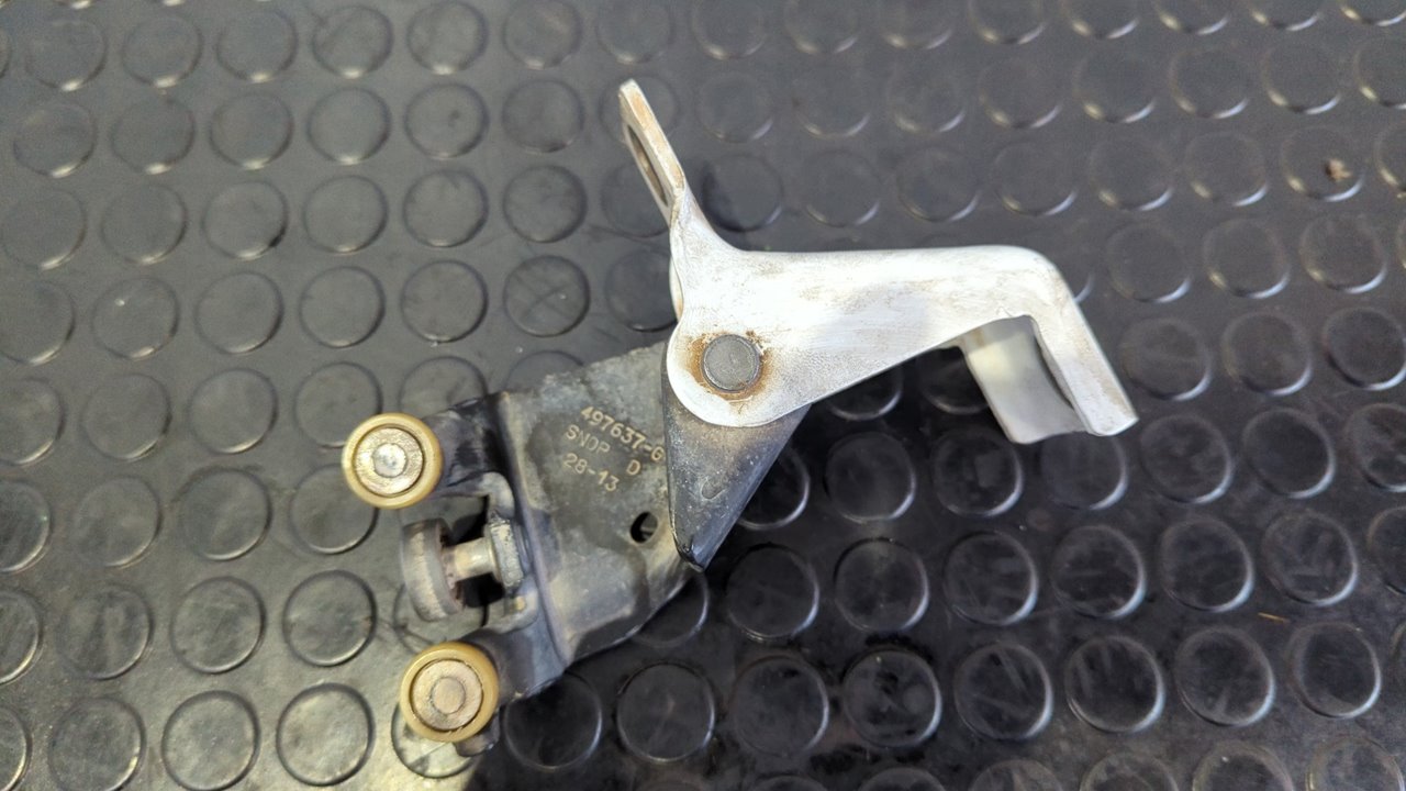 SOPORTE / GUIA PUERTA CORREDERA INTERMEDIO DACIA DOKKER - vista 4