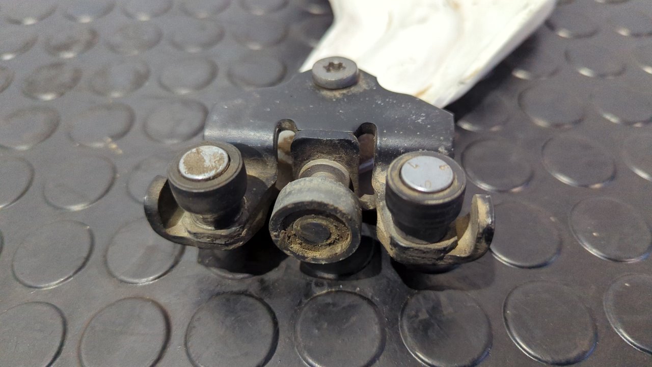 SOPORTE GUIA PATIN INFERIOR DACIA DOKKER - vista 2