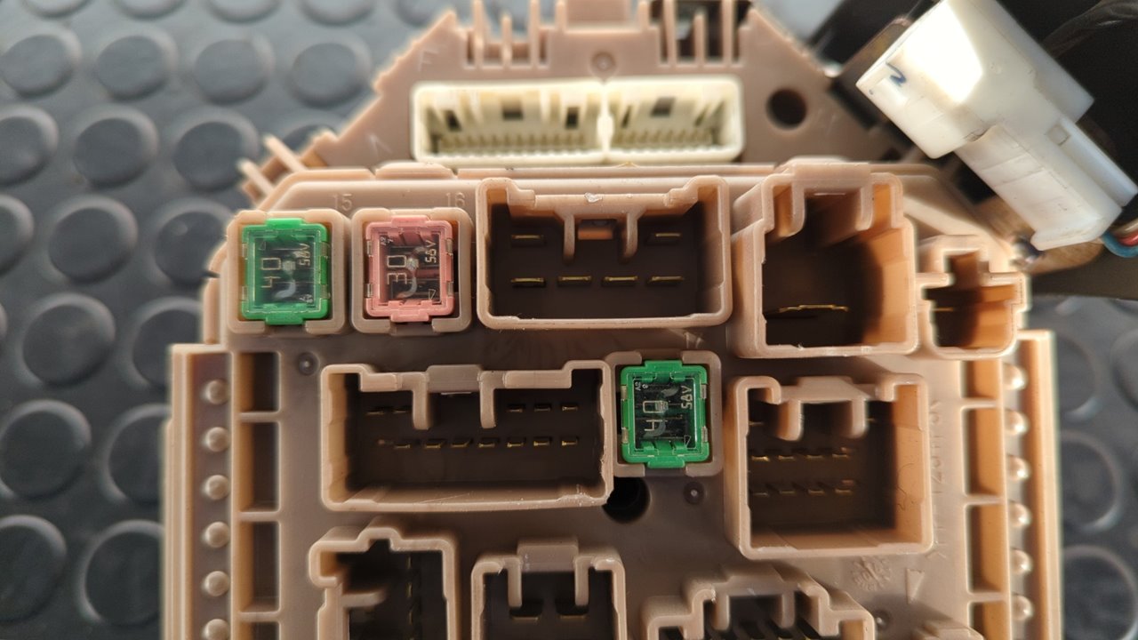 CUADRO INSTRUMENTOS PEUGEOT 107 - vista 12