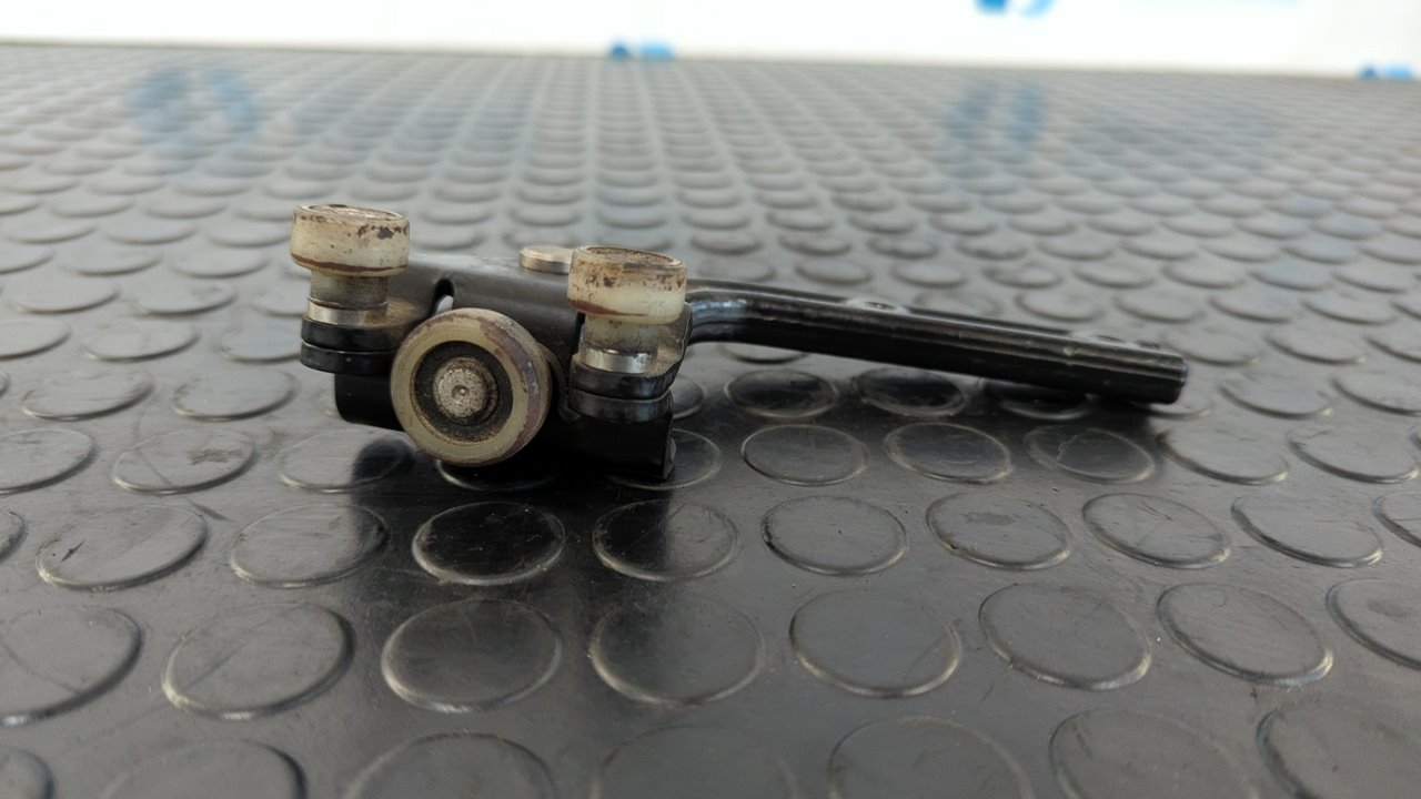 SOPORTE GUIA PATIN INFERIOR MERCEDES-BENZ VANEO (W414) FURGONETA COMPACTA - vista 3