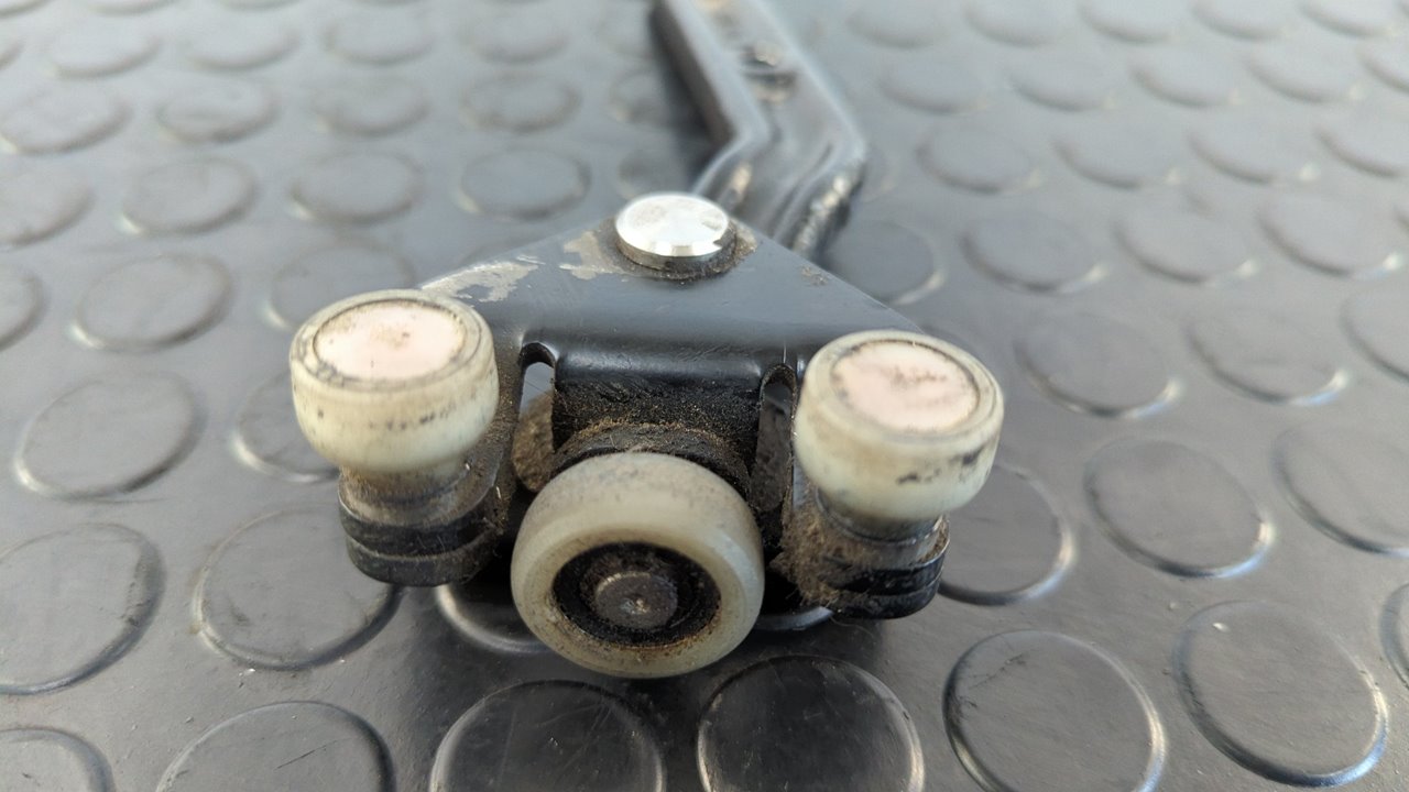 SOPORTE GUIA PATIN INFERIOR MERCEDES-BENZ VANEO (W414) FURGONETA COMPACTA - vista 3