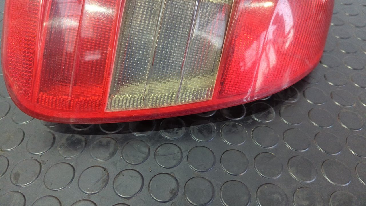 PILOTO TRASERO DERECHO MERCEDES-BENZ CLASE C (W202) FAMILIAR - vista 2