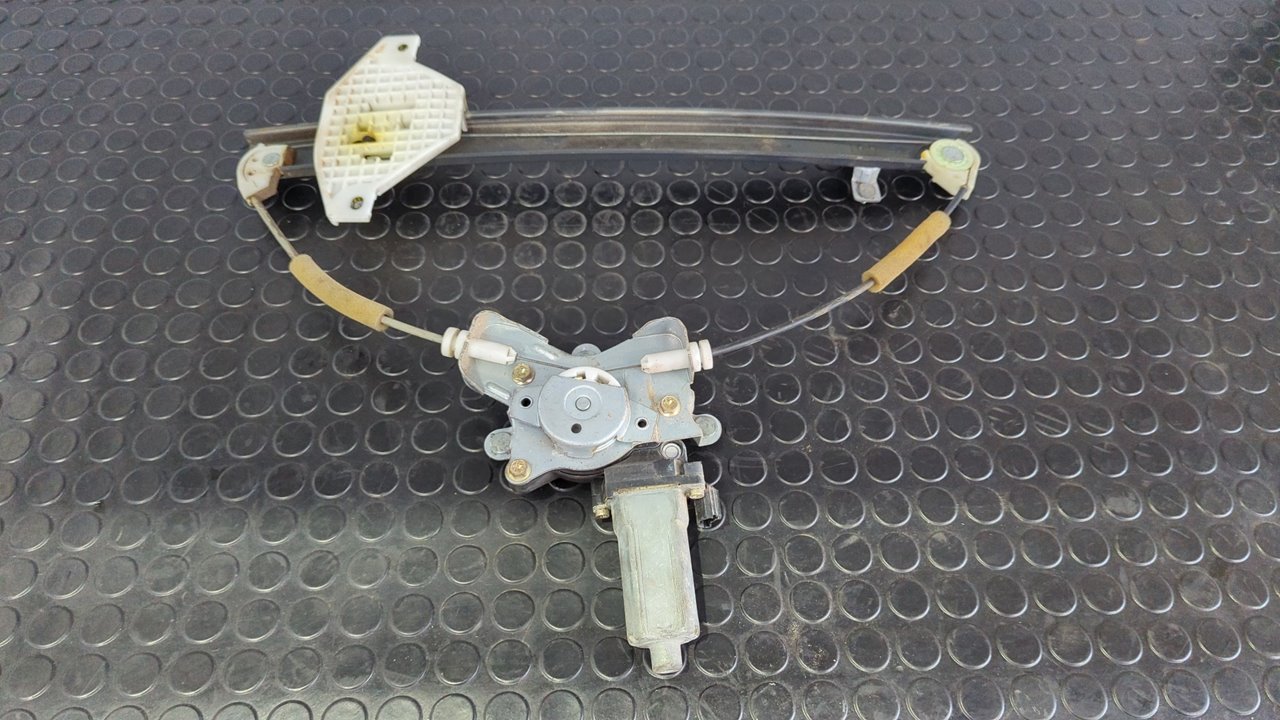 ELEVALUNAS TRASERO DERECHO SSANGYONG RODIUS - vista 2