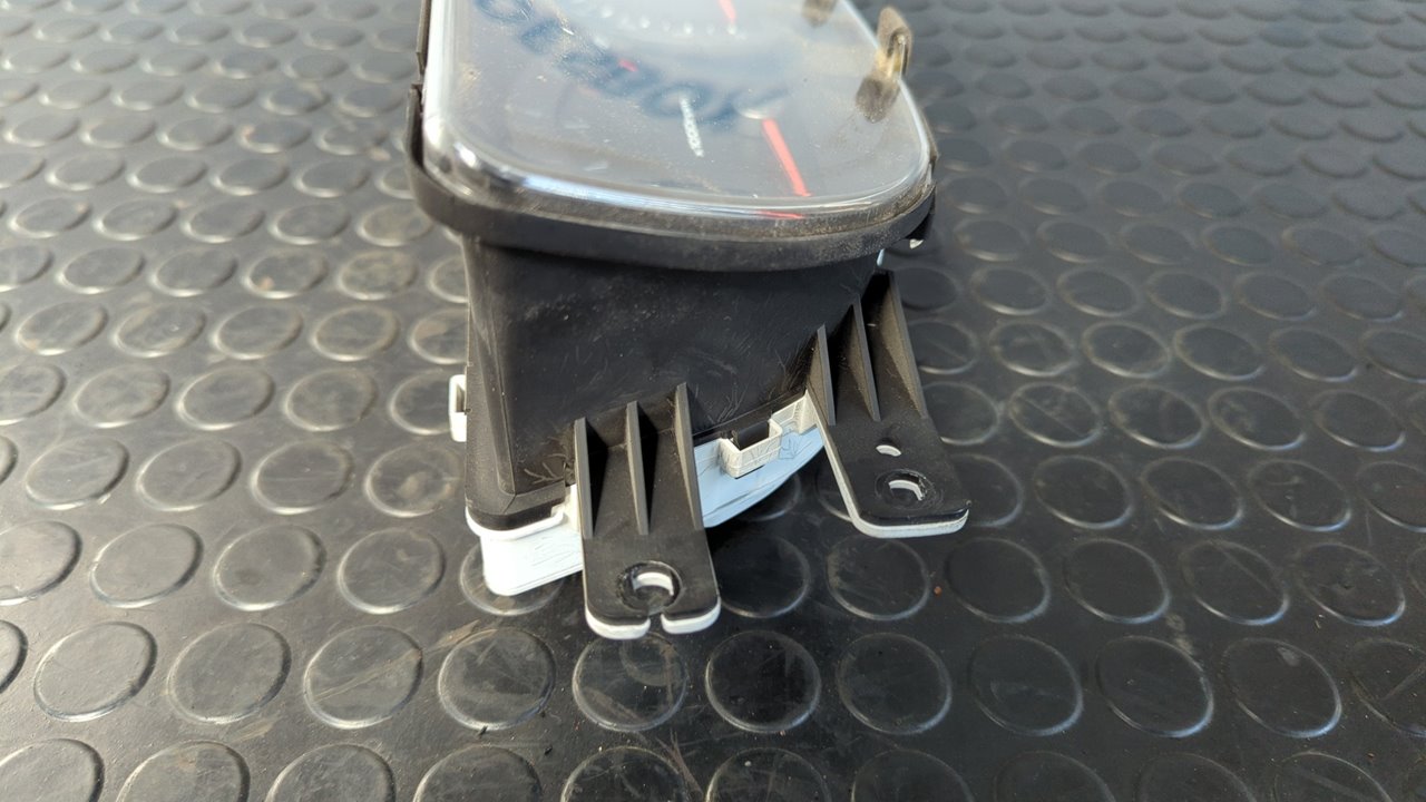 CUADRO INSTRUMENTOS SSANGYONG RODIUS - vista 2