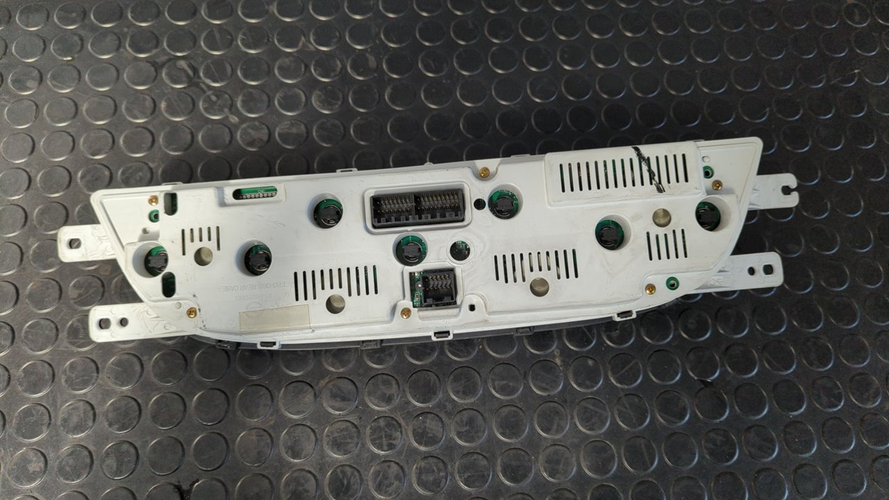 CUADRO INSTRUMENTOS SSANGYONG RODIUS - vista 9