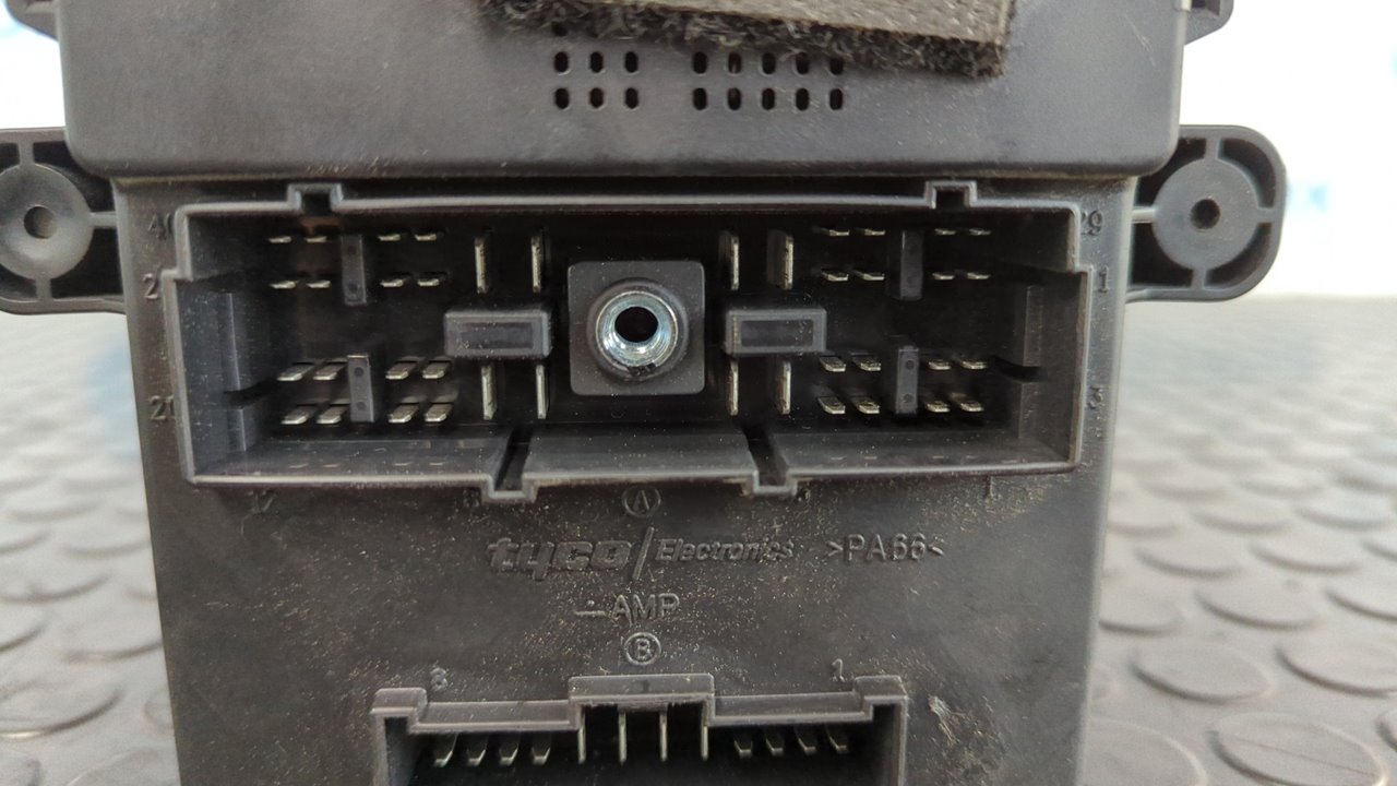 MODULO ELECTRONICO SSANGYONG RODIUS - vista 2