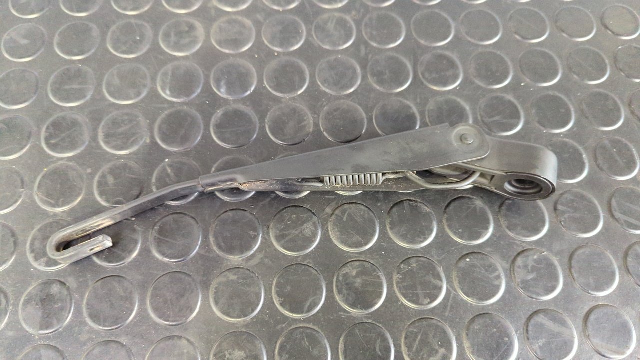 BRAZO LIMPIA TRASERO SSANGYONG RODIUS - vista 2