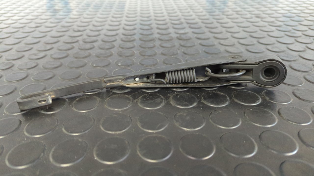 BRAZO LIMPIA TRASERO SSANGYONG RODIUS - vista 3