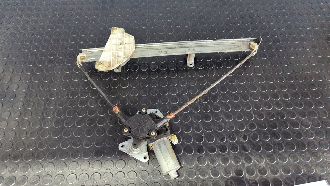 ELEVALUNAS DELANTERO DERECHO MITSUBISHI CANTER 4.05