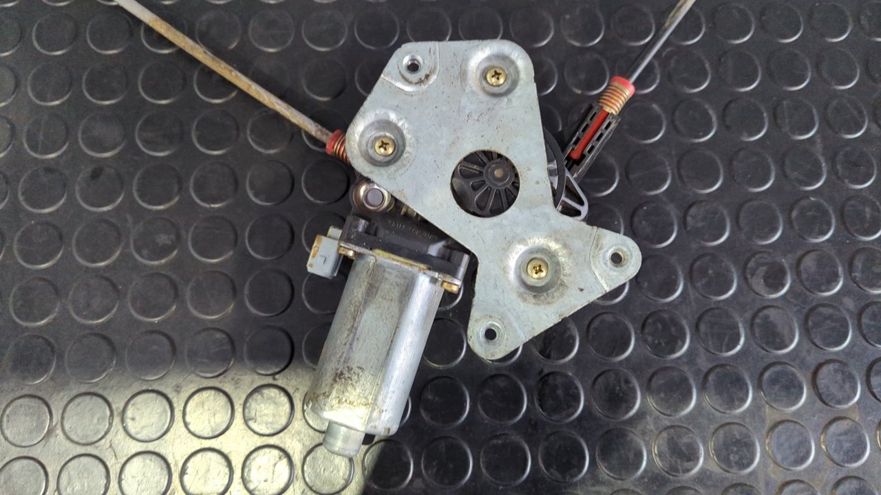 ELEVALUNAS DELANTERO DERECHO MITSUBISHI CANTER 4.05 - vista 2