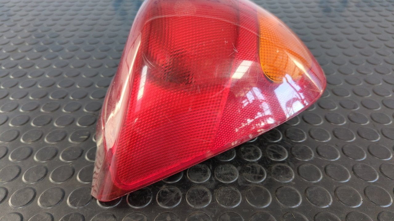 PILOTO TRASERO IZQUIERDO FORD FIESTA BERLINA - vista 7