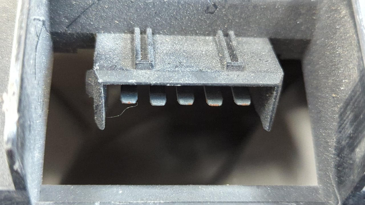 PILOTO TRASERO IZQUIERDO FORD FIESTA BERLINA - vista 4