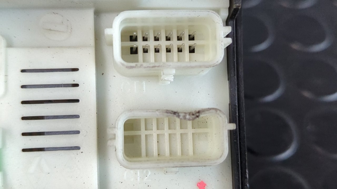 CAJA RELES / FUSIBLES RENAULT KANGOO - vista 3