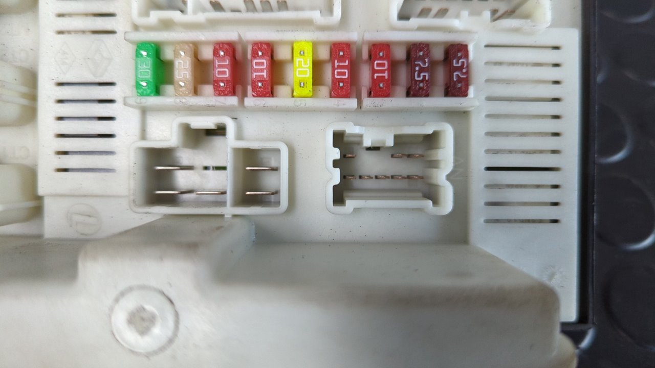 CAJA RELES / FUSIBLES RENAULT KANGOO - vista 7