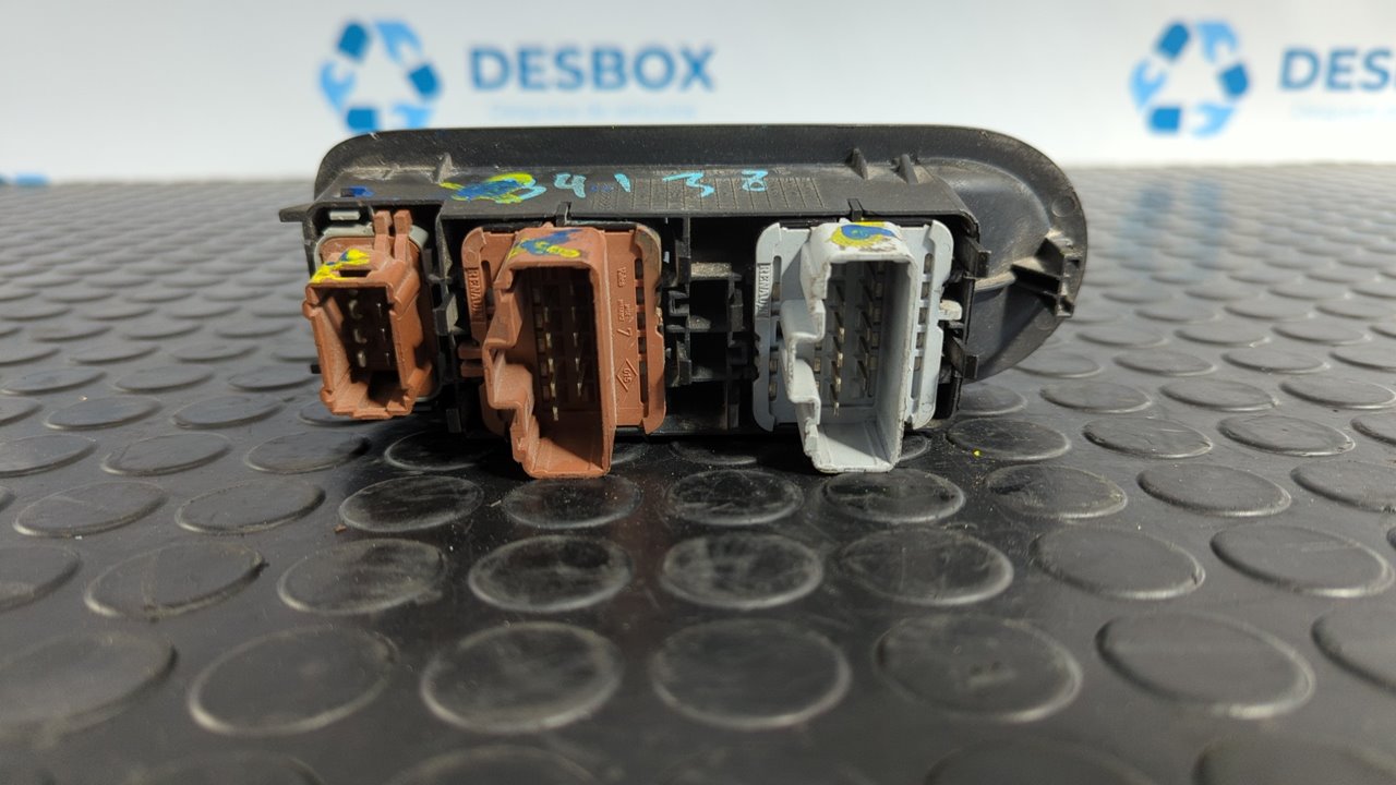 MANDO ELEVALUNAS DELANTERO IZQUIERDO RENAULT LAGUNA II (BG0) - vista 2