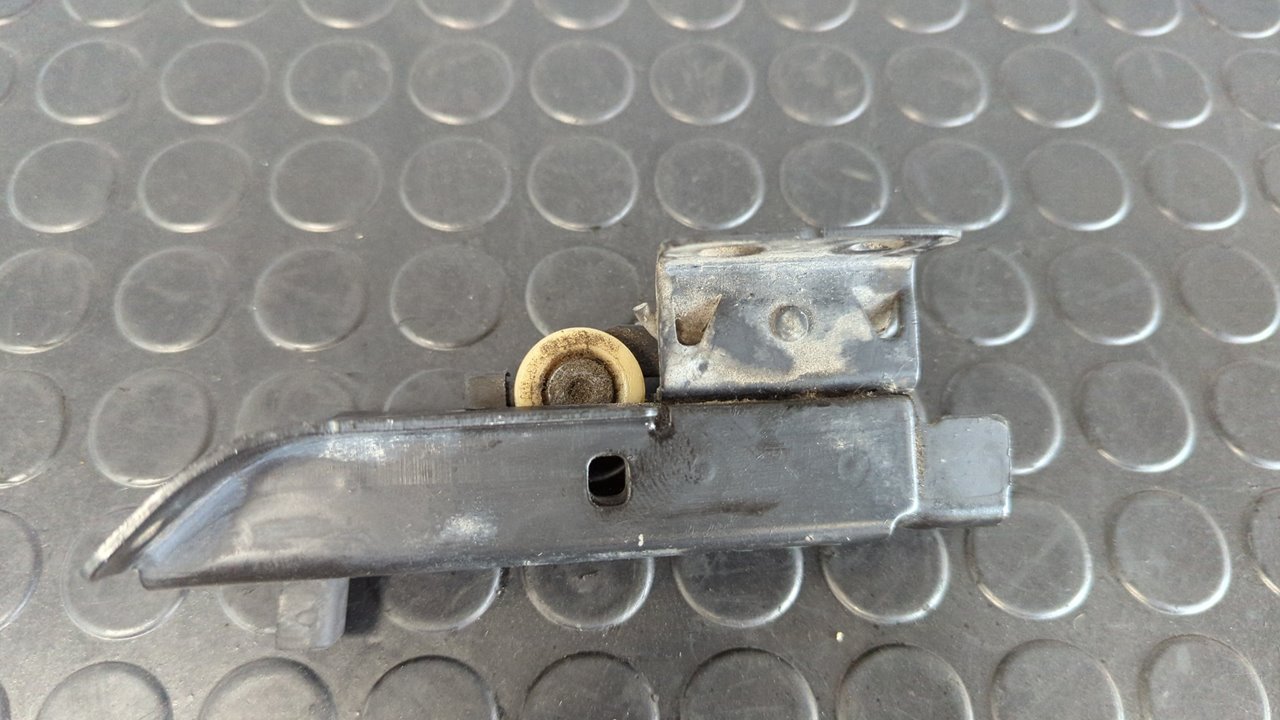 SOPORTE / GUIA PUERTA CORREDERA INTERMEDIO RENAULT KANGOO - vista 2