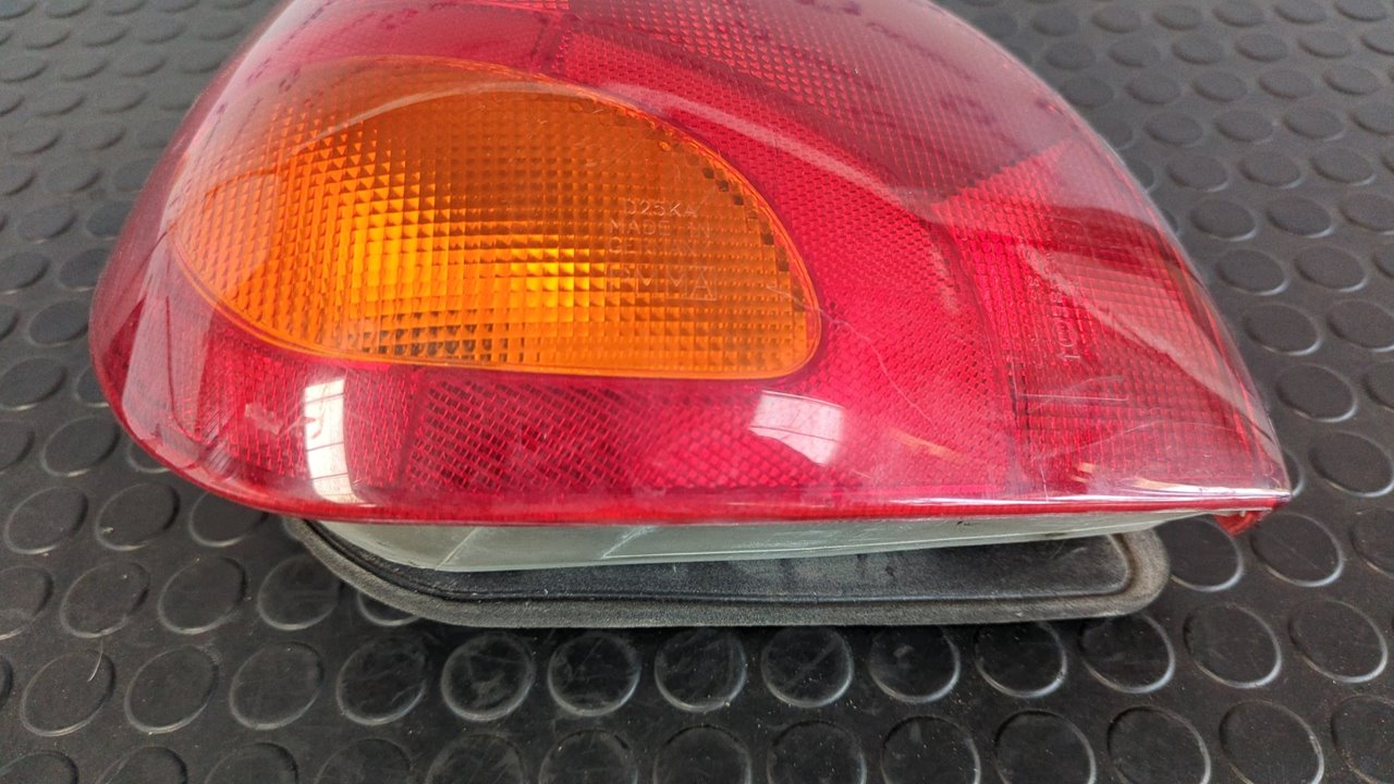 PILOTO TRASERO IZQUIERDO FORD FIESTA BERLINA - vista 4