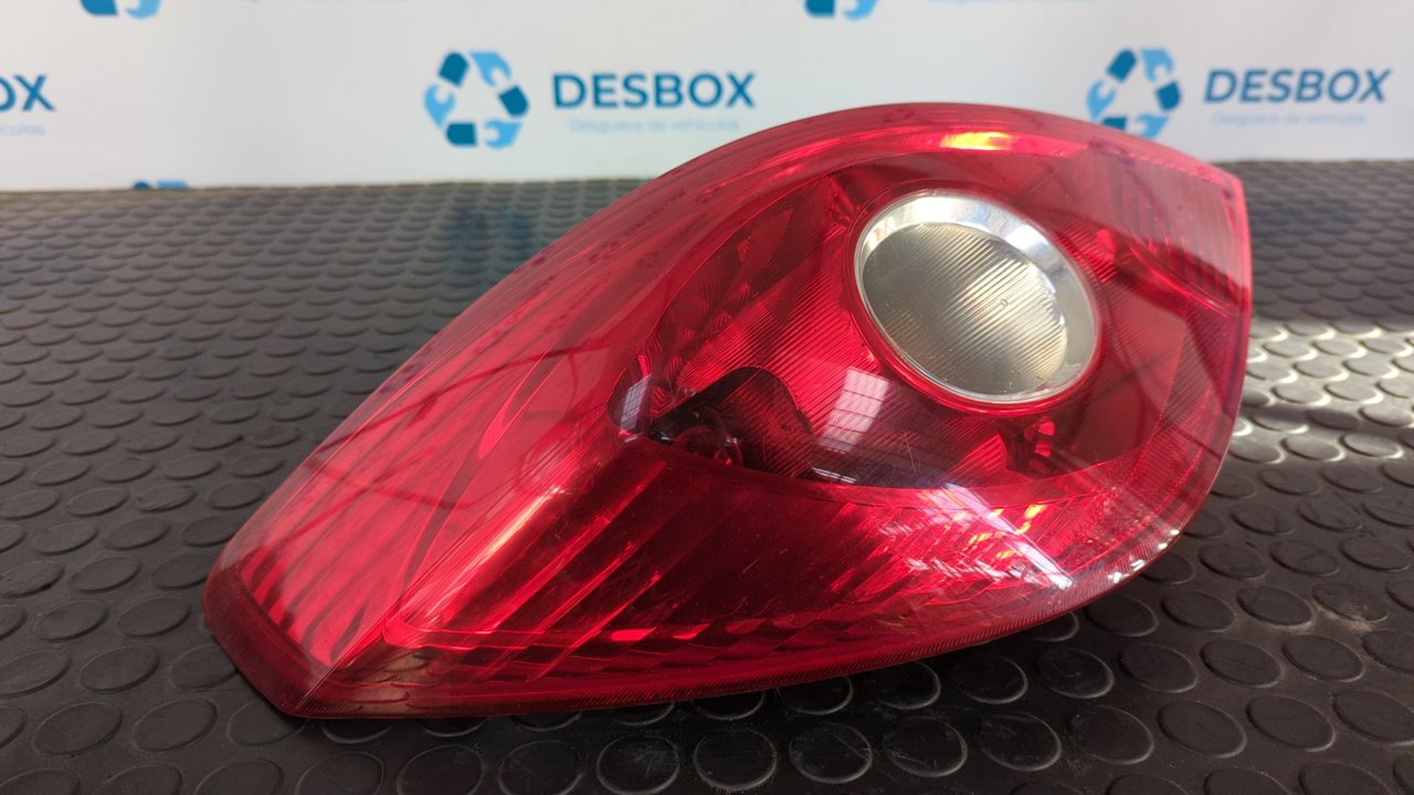 PILOTO TRASERO IZQUIERDO OPEL CORSA D - vista 4