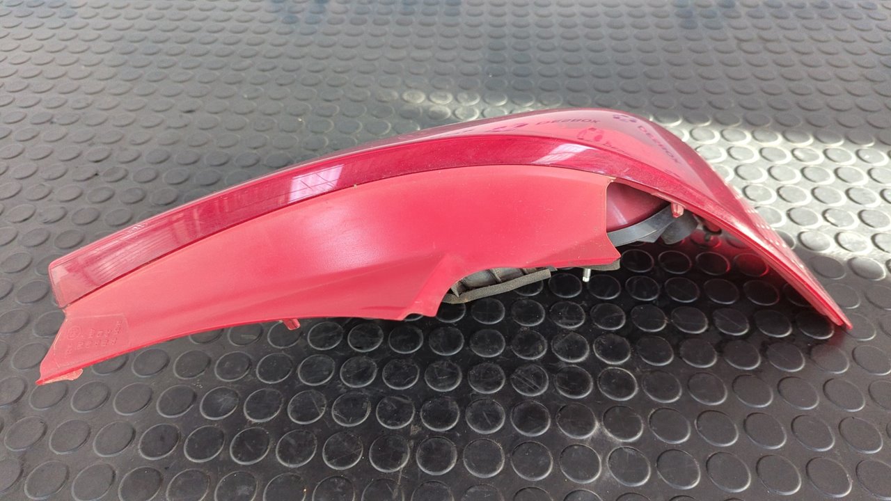 PILOTO TRASERO IZQUIERDO OPEL CORSA D - vista 9