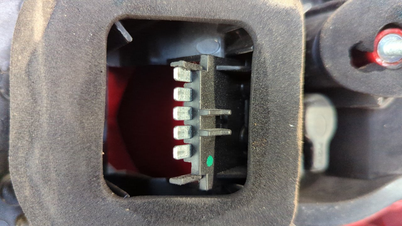 PILOTO TRASERO IZQUIERDO OPEL CORSA D - vista 3