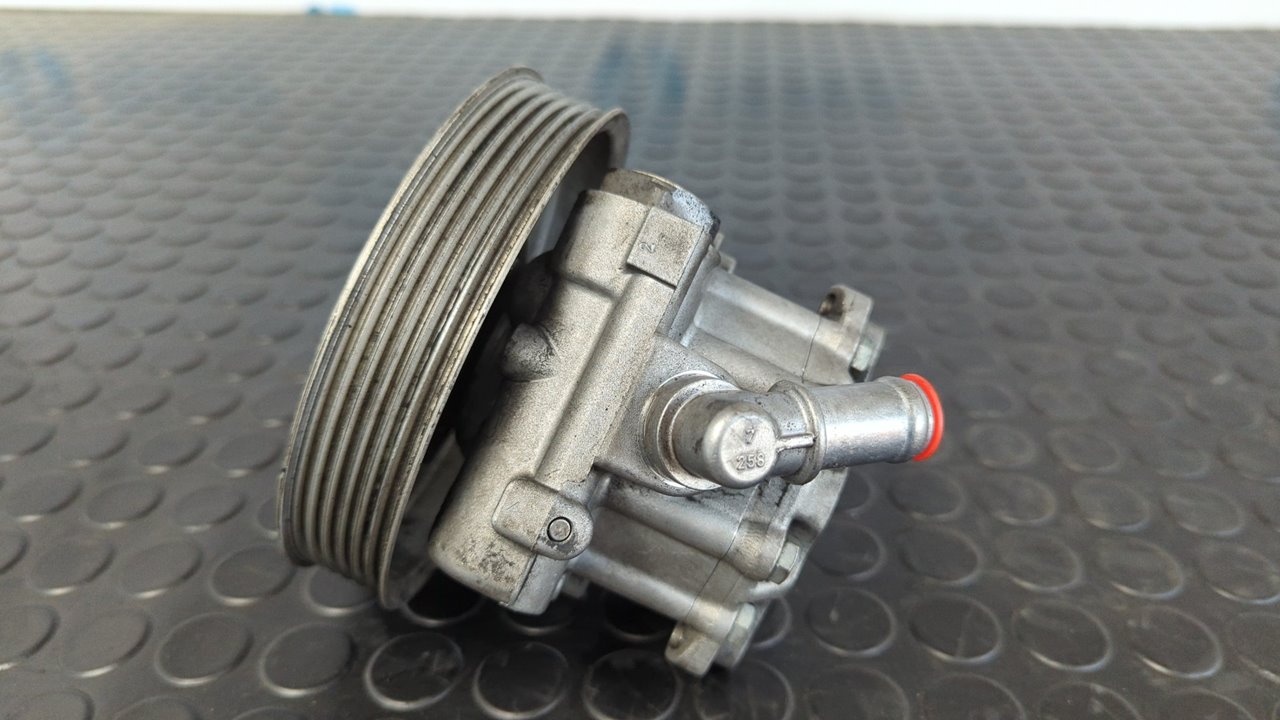 BOMBA DIRECCION AUDI A4 AVANT (B5) - vista 6