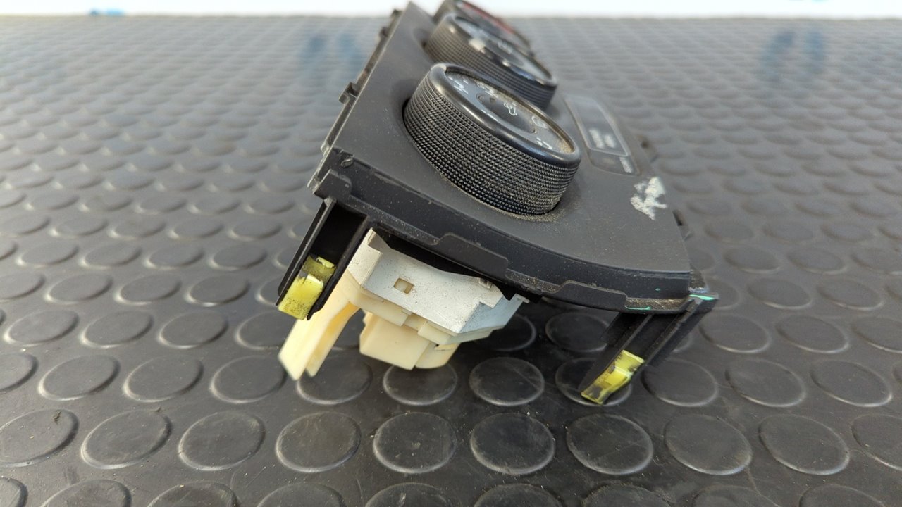 MANDO CLIMATIZADOR TOYOTA AURIS - vista 2