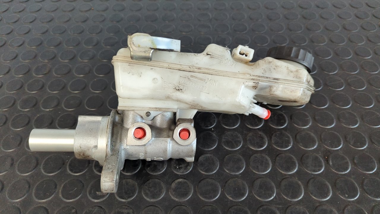 BOMBA FRENO TOYOTA AURIS - vista 3