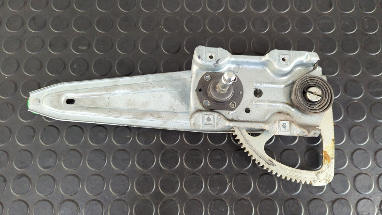 ELEVALUNAS TRASERO IZQUIERDO TOYOTA AURIS