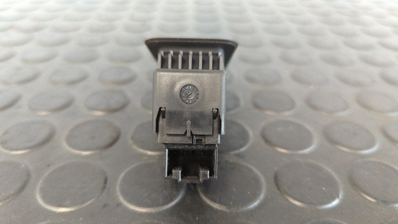 MANDO ELEVALUNAS TRASERO DERECHO VOLKSWAGEN GOLF VII LIM. (5G1) - vista 4