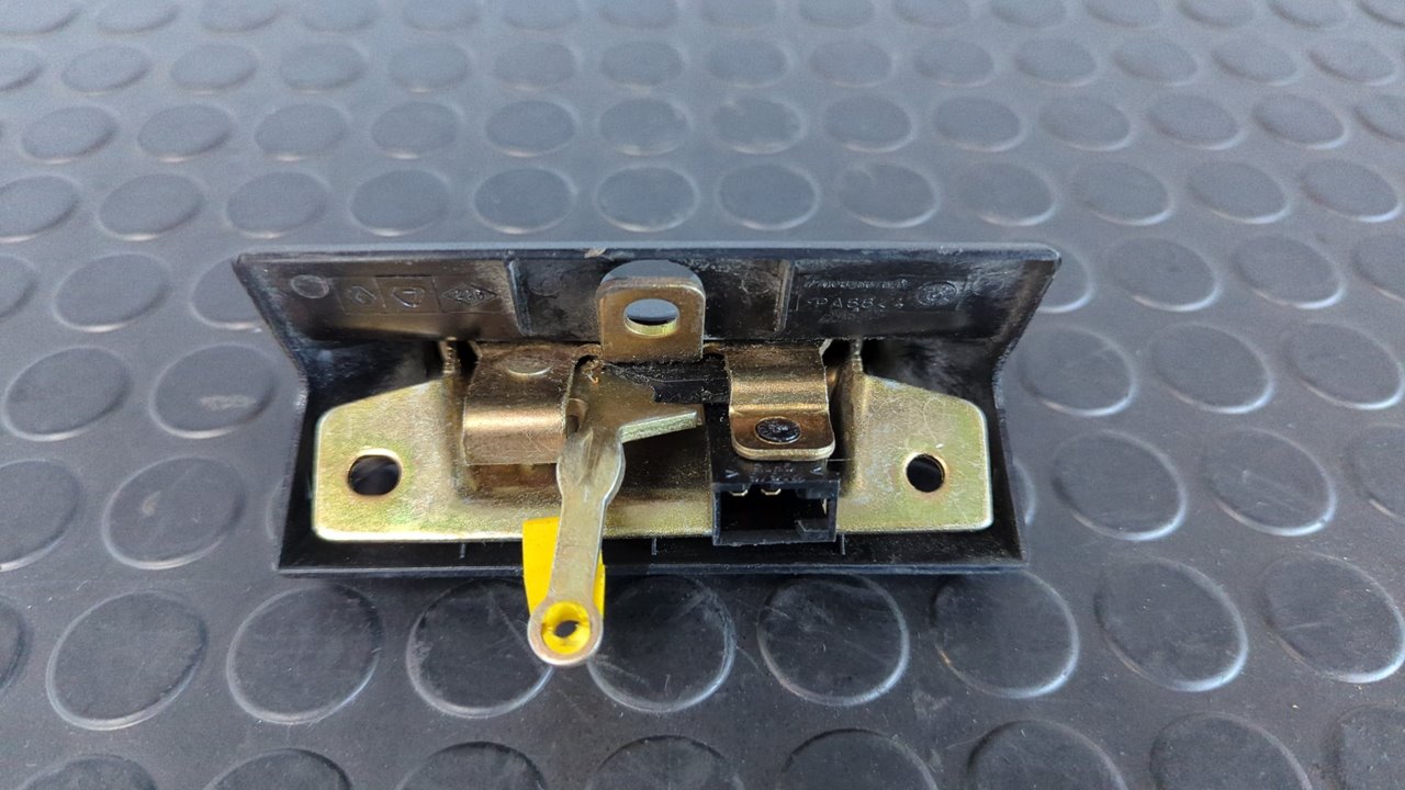 CERRADURA MALETERO / PORTON RENAULT LAGUNA (B56) - vista 2