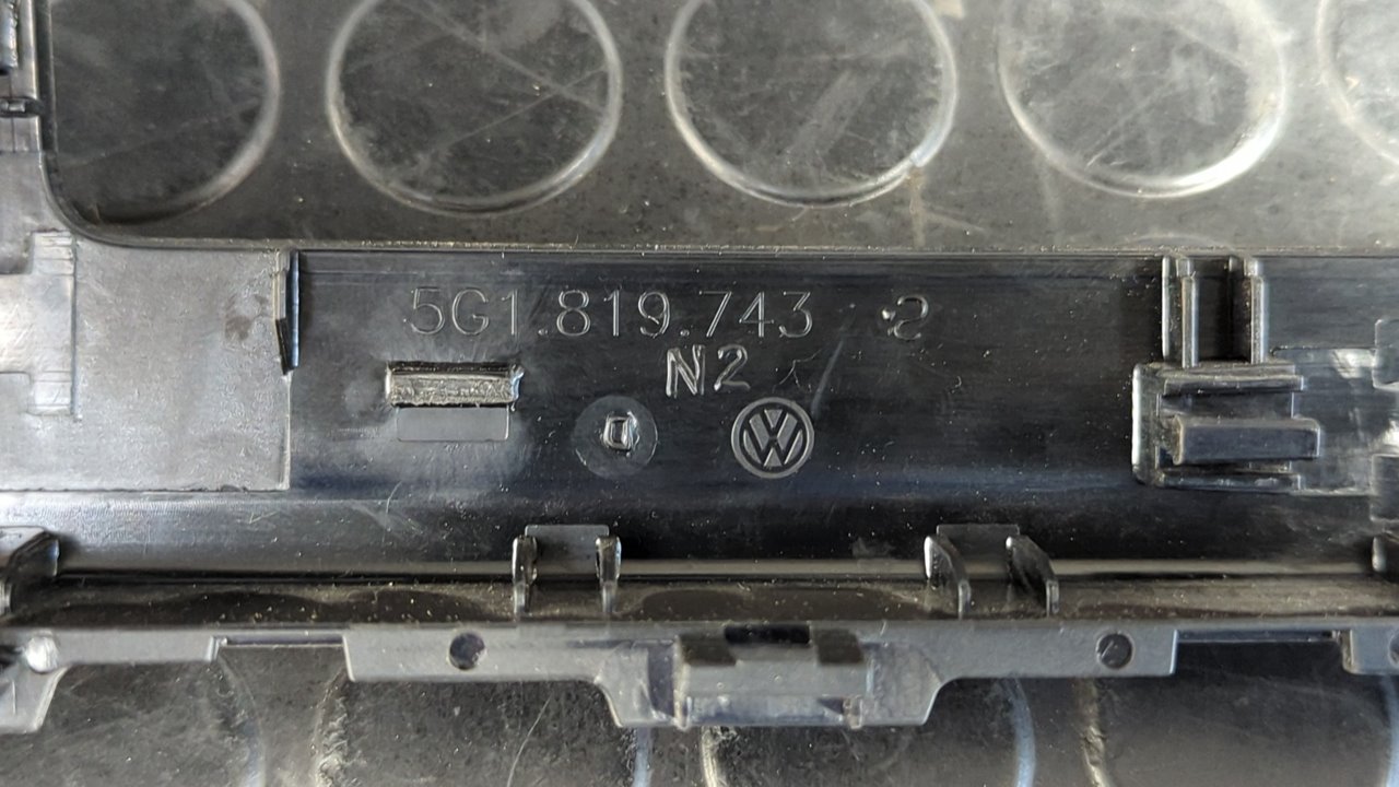 REJILLA AIREADORA VOLKSWAGEN GOLF VII LIM. (5G1) - vista 3