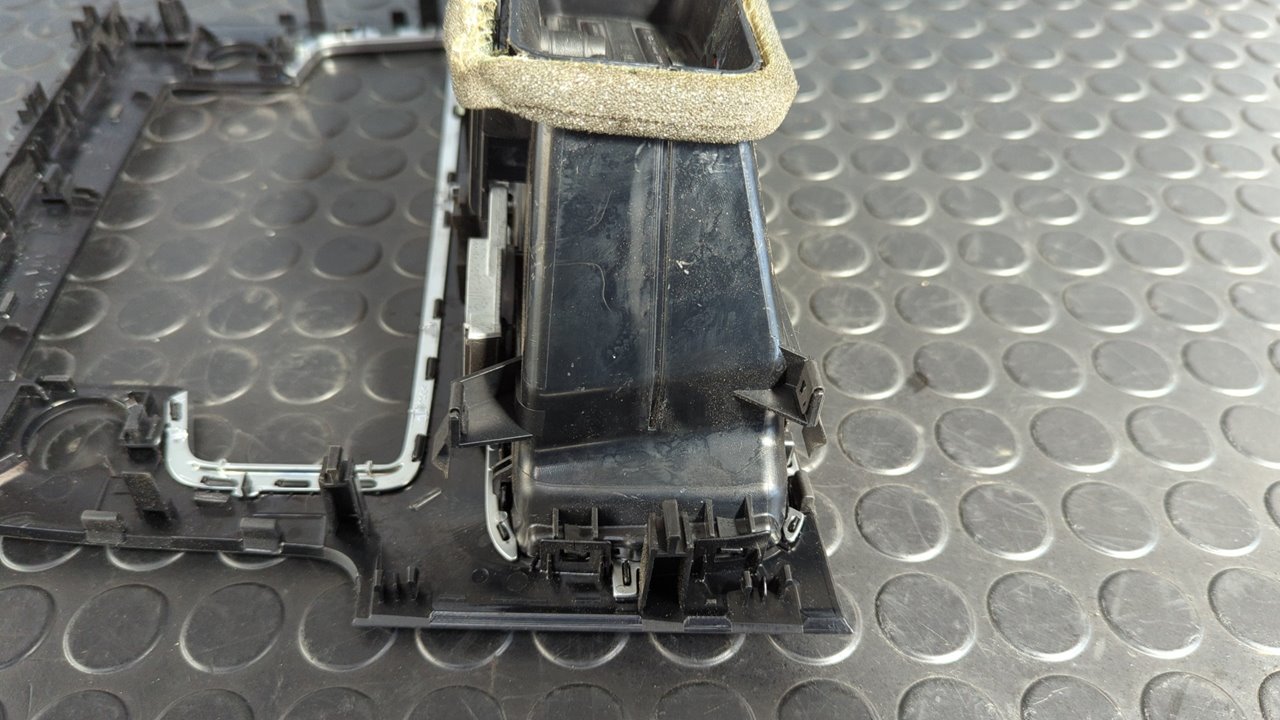 REJILLA AIREADORA VOLKSWAGEN GOLF VII LIM. (5G1) - vista 2