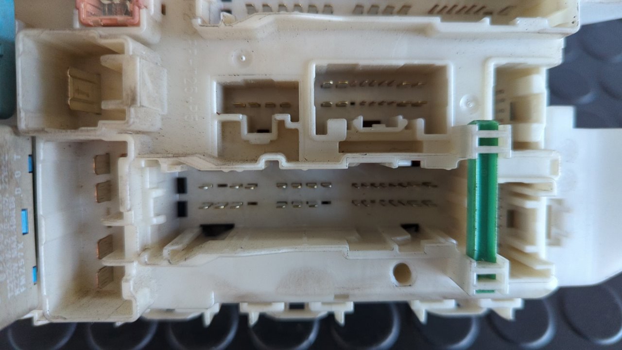 CAJA RELES / FUSIBLES TOYOTA AURIS - vista 12