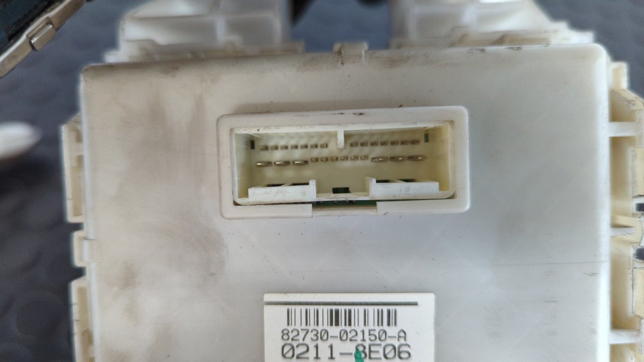 CAJA RELES / FUSIBLES TOYOTA AURIS - vista 6