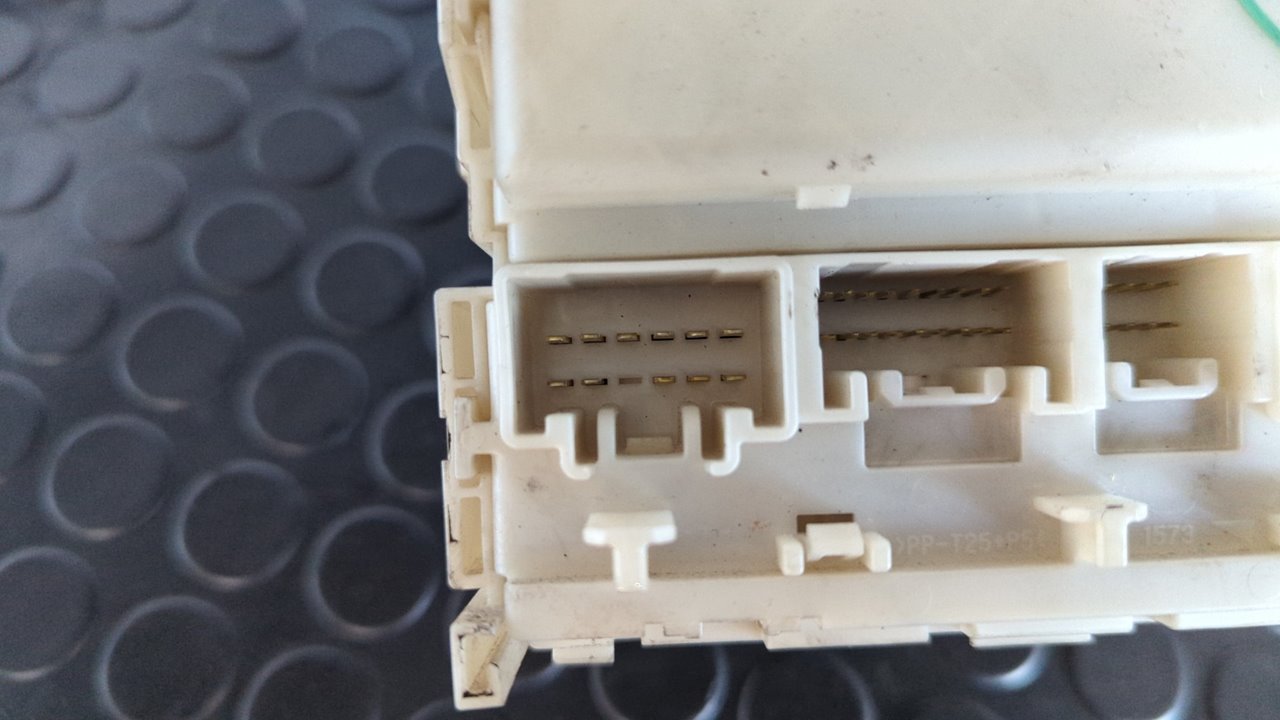 CAJA RELES / FUSIBLES TOYOTA AURIS - vista 11