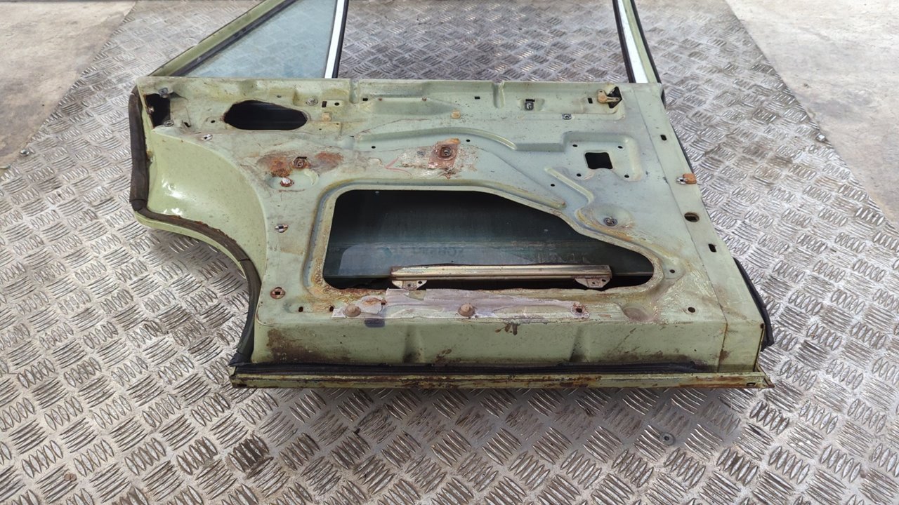 PUERTA TRASERA IZQUIERDA MERCEDES-BENZ CLASE E (W114/W115) - vista 4