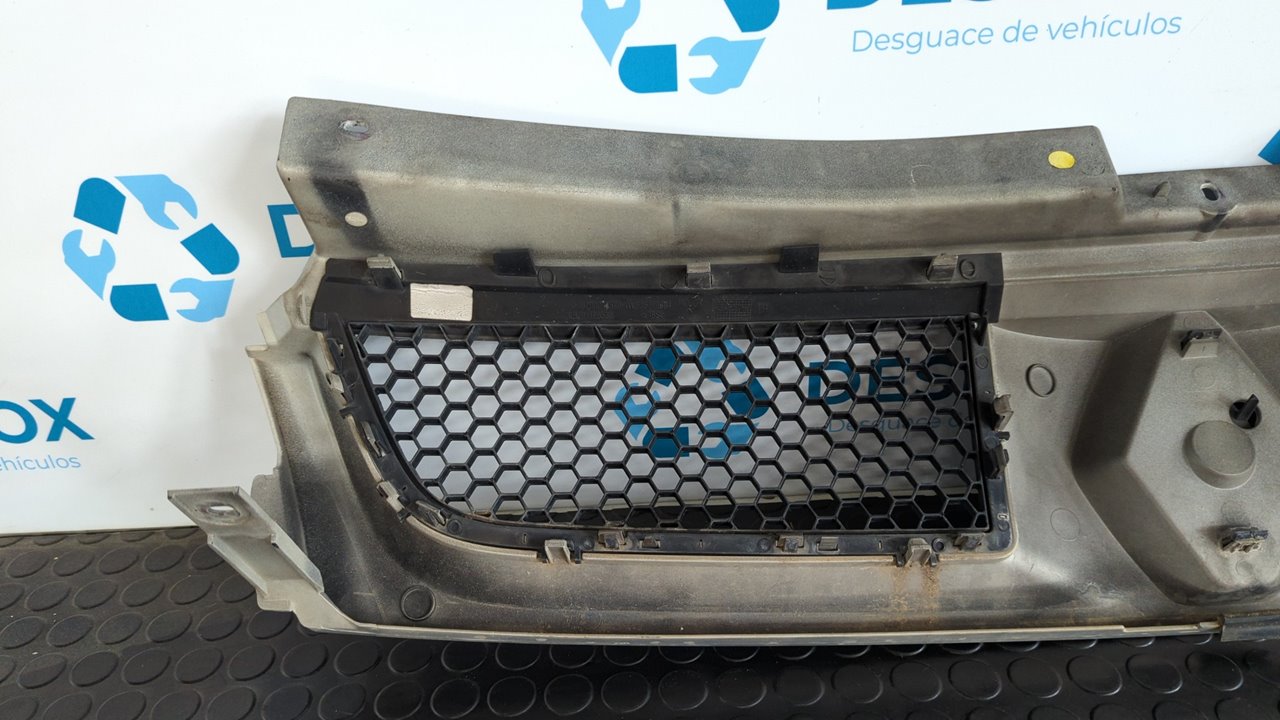 REJILLA DELANTERA RENAULT TRAFIC COMBI (AB 4.01) - vista 2