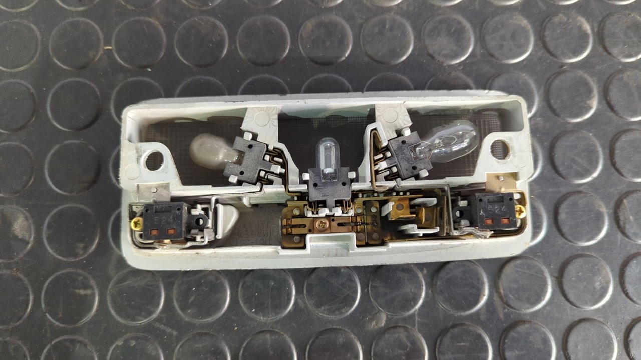 LUZ INTERIOR MITSUBISHI MONTERO (V80/V90) - vista 5