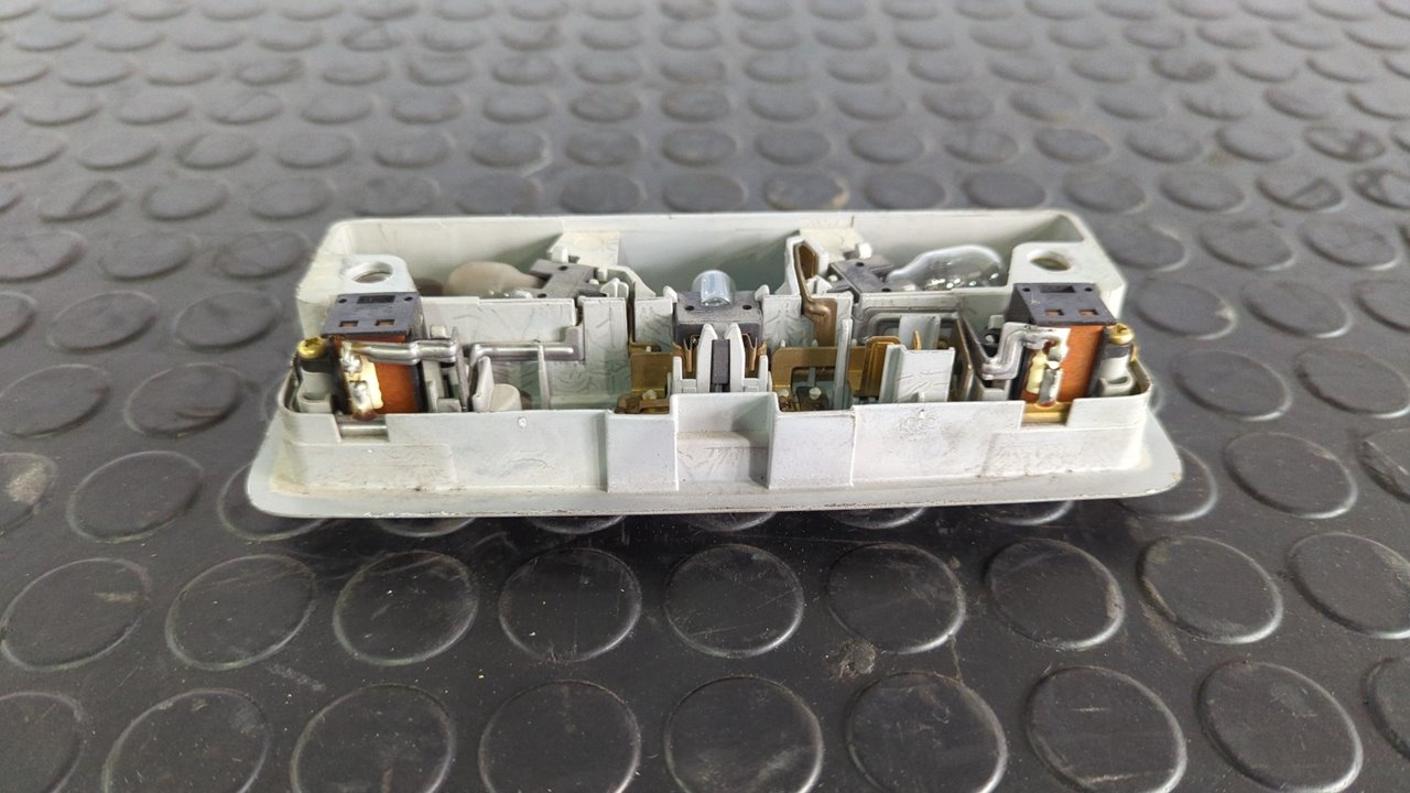 LUZ INTERIOR MITSUBISHI MONTERO (V80/V90) - vista 6