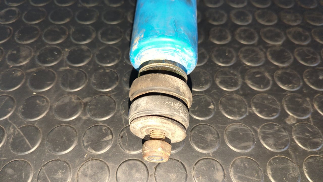 AMORTIGUADOR TRASERO IZQUIERDO MITSUBISHI MONTERO (V20/V40) - vista 3