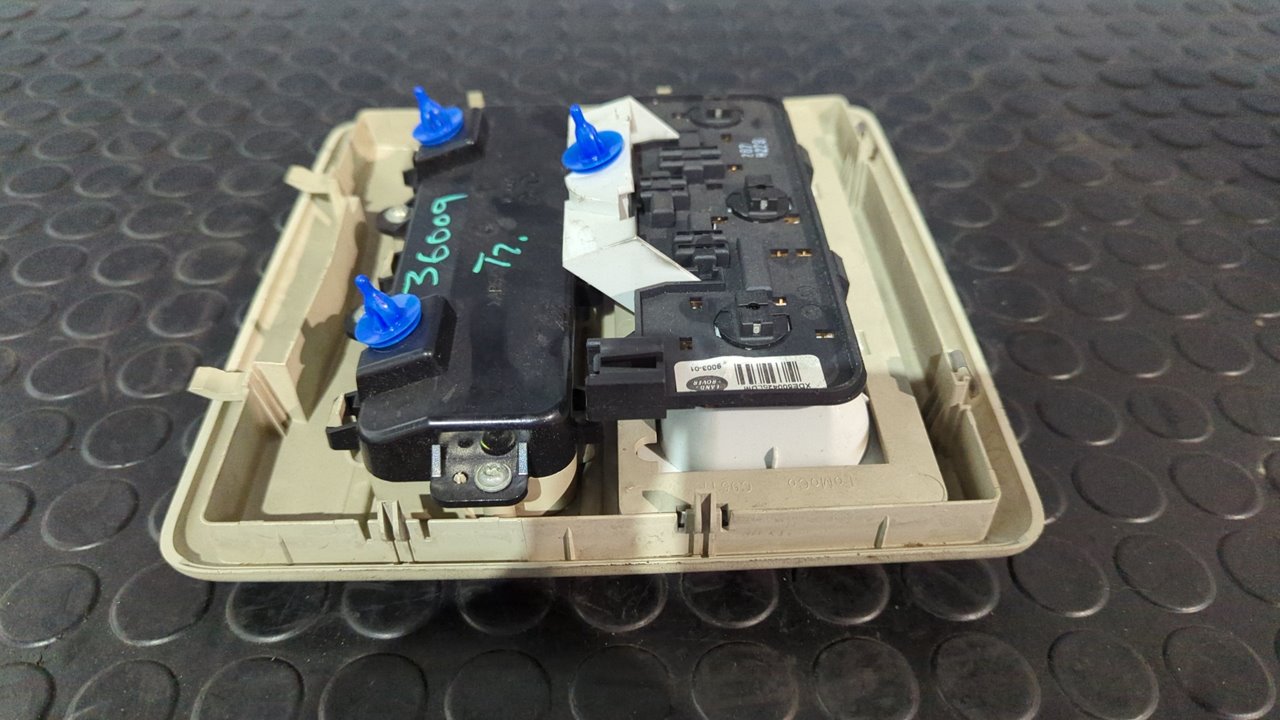 LUZ INTERIOR LAND ROVER DISCOVERY - vista 2