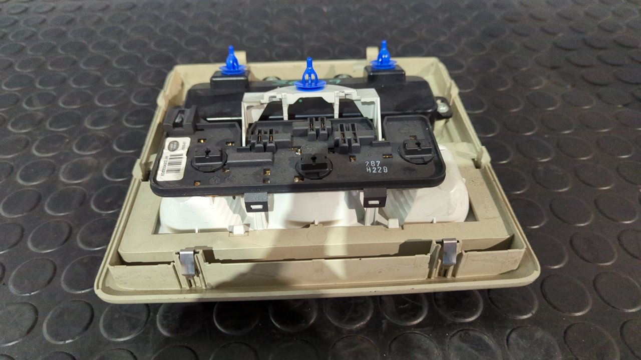 LUZ INTERIOR LAND ROVER DISCOVERY - vista 3