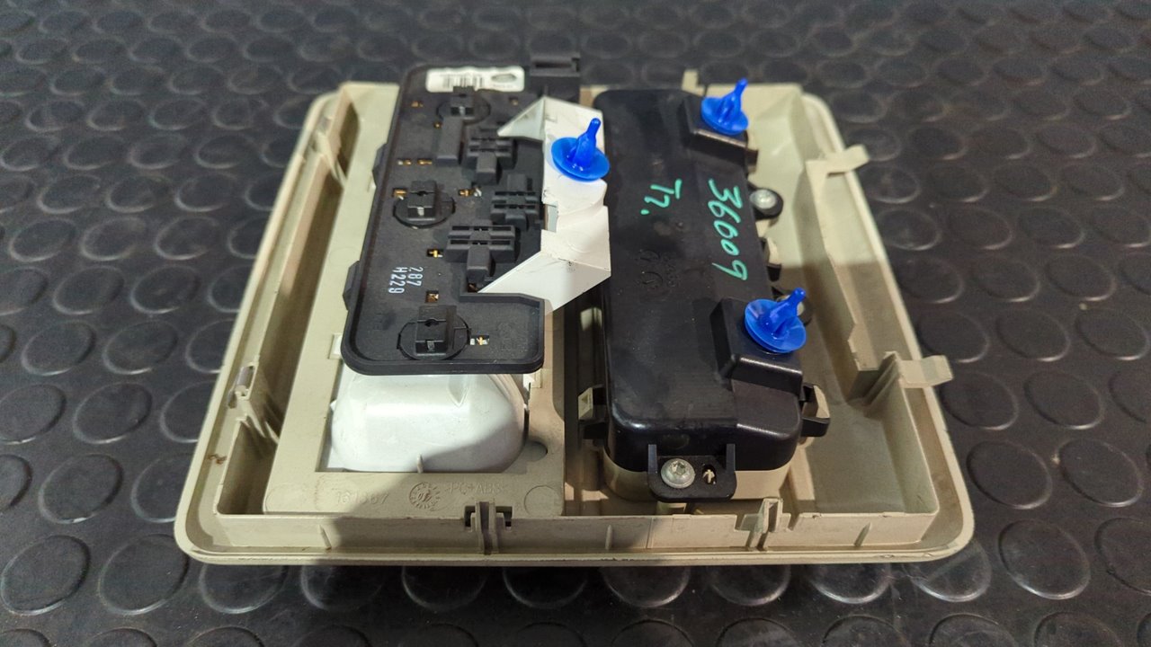 LUZ INTERIOR LAND ROVER DISCOVERY - vista 11