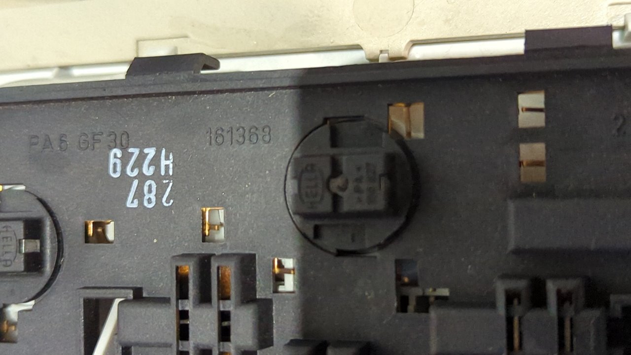 LUZ INTERIOR LAND ROVER DISCOVERY - vista 6