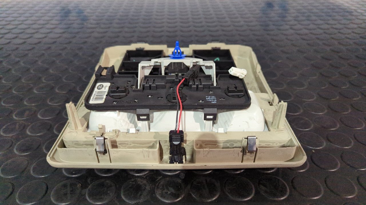 LUZ INTERIOR LAND ROVER DISCOVERY - vista 2