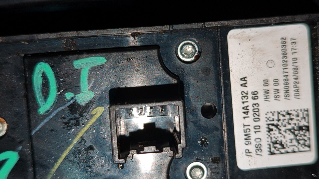 MANDO ELEVALUNAS DELANTERO IZQUIERDO FORD KUGA (CBS) - vista 3