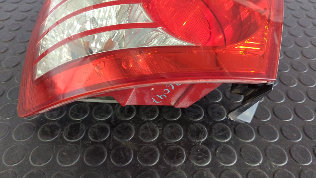 PILOTO TRASERO DERECHO HYUNDAI ELANTRA (XD) - vista 4